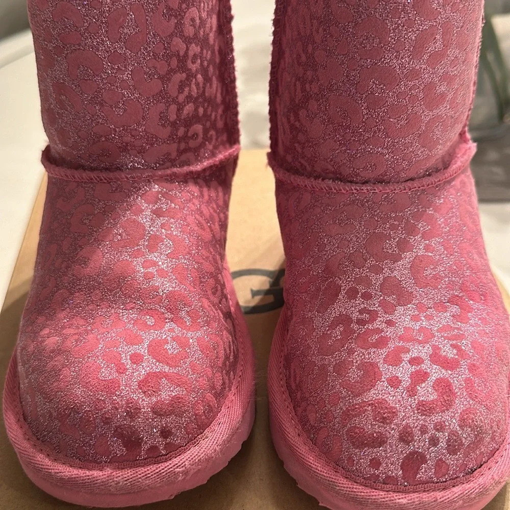 Pink leopard uggs - Picture 2 of 9